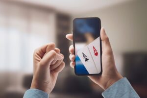 Kur geriausia žaisti pokerį internete?